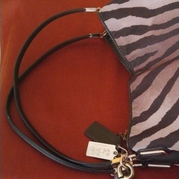 Coach Madison Phoebe shoulder bag with purse charm - Picture 7 of 12